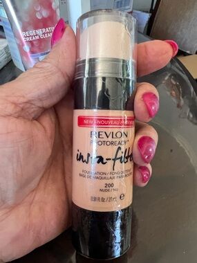 Revlon PhotoReady Insta-Filter Foundation — Nude 200 (Light Beige)